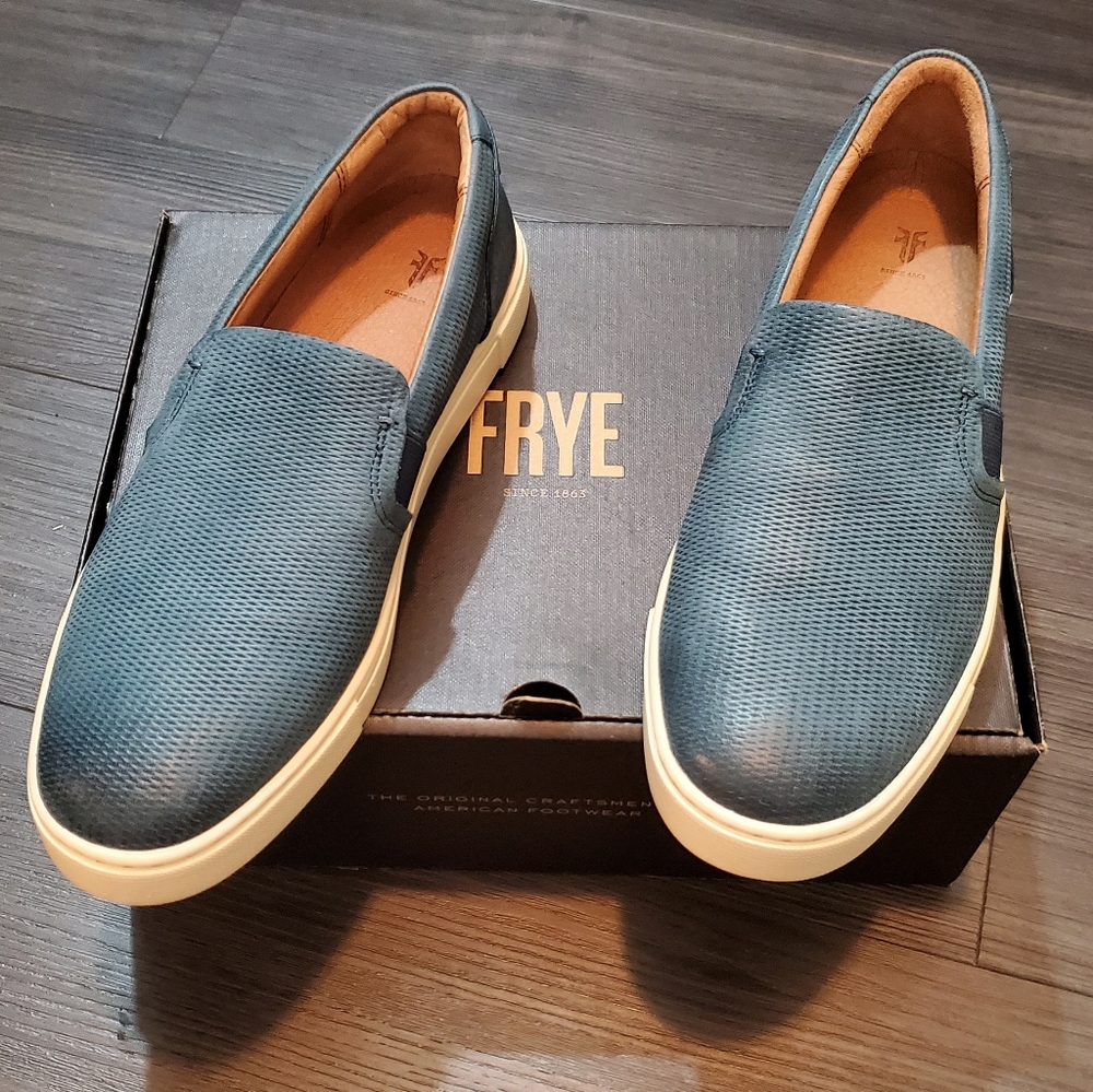 Frye Ivy Embossed Seal Blue Leather Sneakers